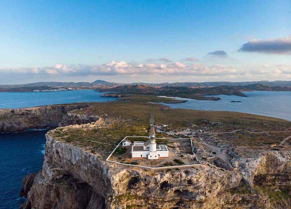 Foto aérea del cabo de Cavalleria con el faro. Menorca